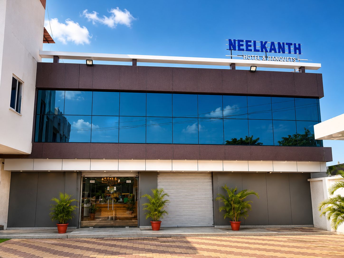Oxy Neelkanth Hotel & Banquet